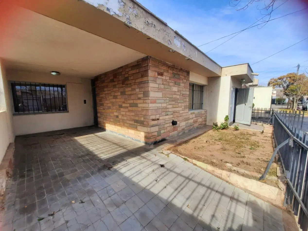 GREENWOOD INMOBILIARIA VENDE CASA EN VENTA B° 1° DE MAYO: 2