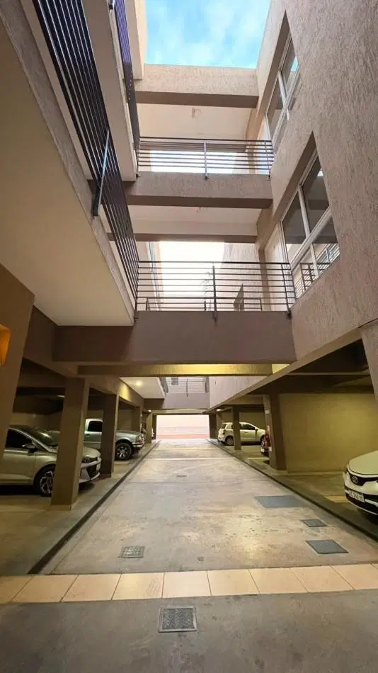 DEPARTAMENTO EN ALQUILER CON COCHERA Y ASCENSOR - BARRIO BOMBAL, GODOY CRUZ 2
