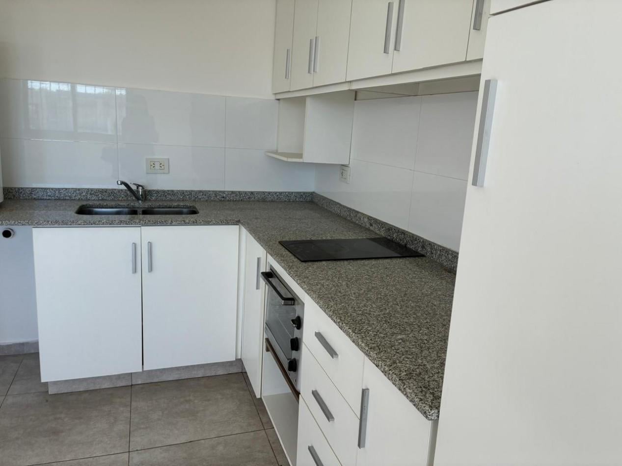 Foto de GREENWOOD INMOBILIARIA ALQUILA DEPARTAMENTO EN COMPLEJO CERRADO, imagen 2