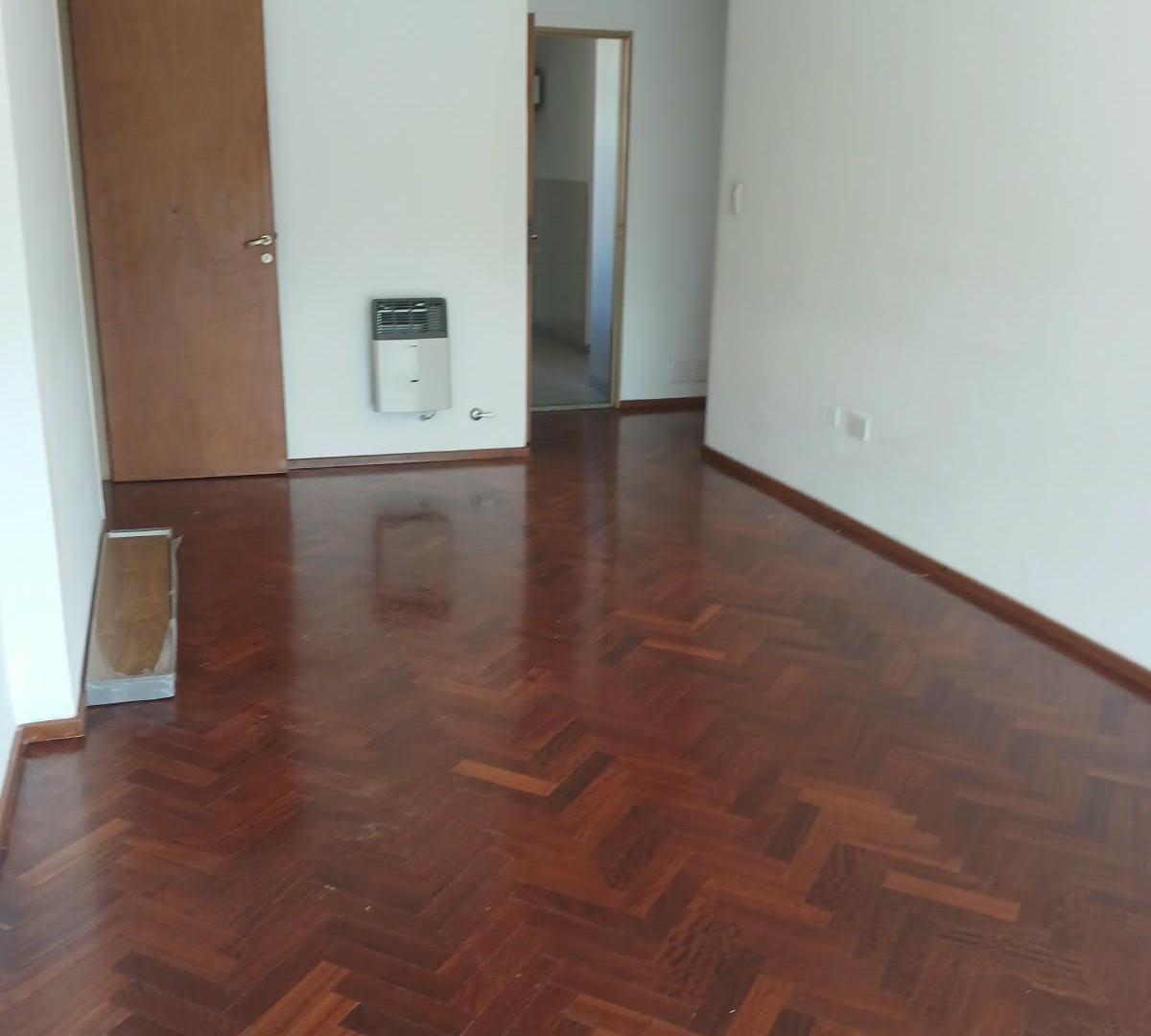Foto de Dueño alquila depto externo de 2 dormitorios (con cochera)- zona Centro, imagen 2