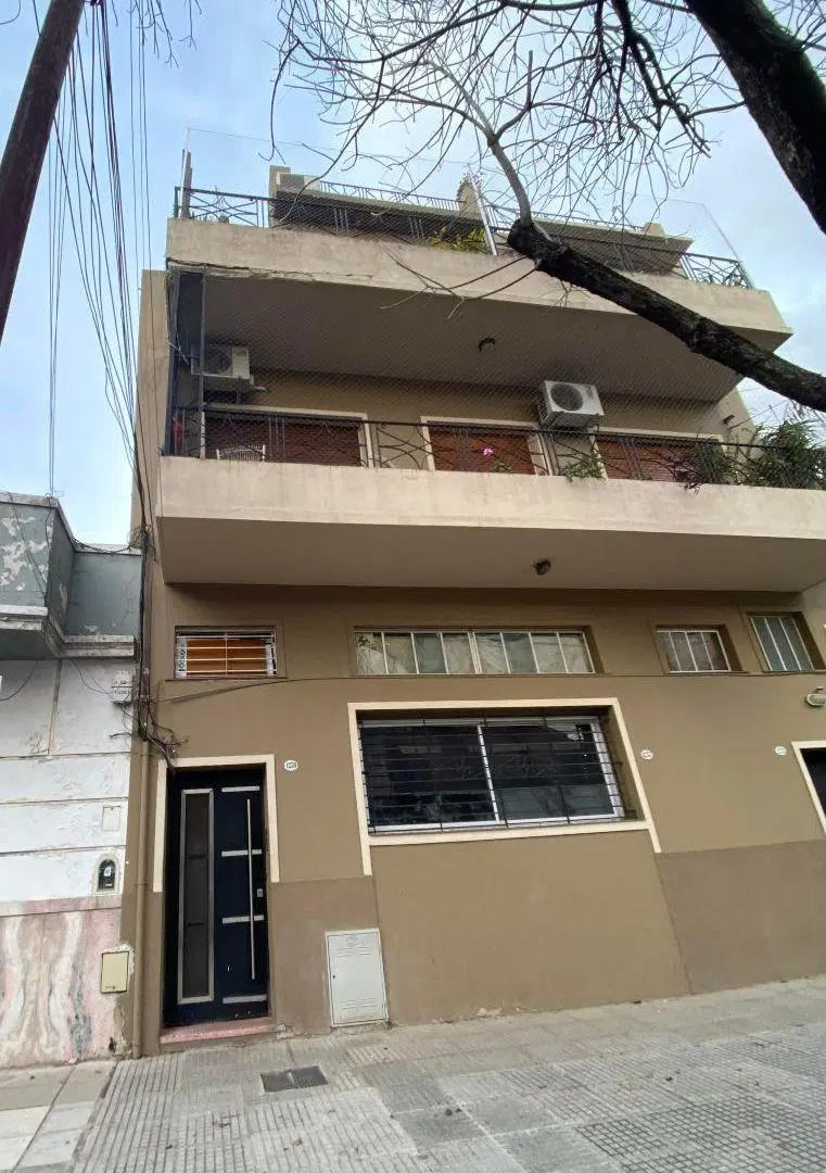 LINDISIMO PH VILLA ORTUZAR, TRES DORMITORIOS, UNO CON SALIDA A TERRAZA 8