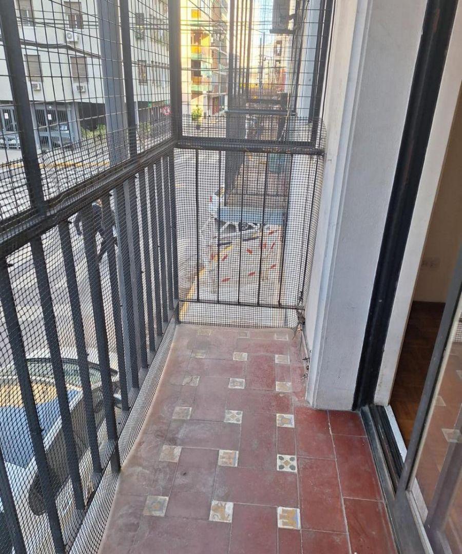 Foto de LINDISIMO DOS AMBIENTES AL FRENTE EN ESQUINA, LUZ Y SOL, LIVING Y DORM, imagen 2