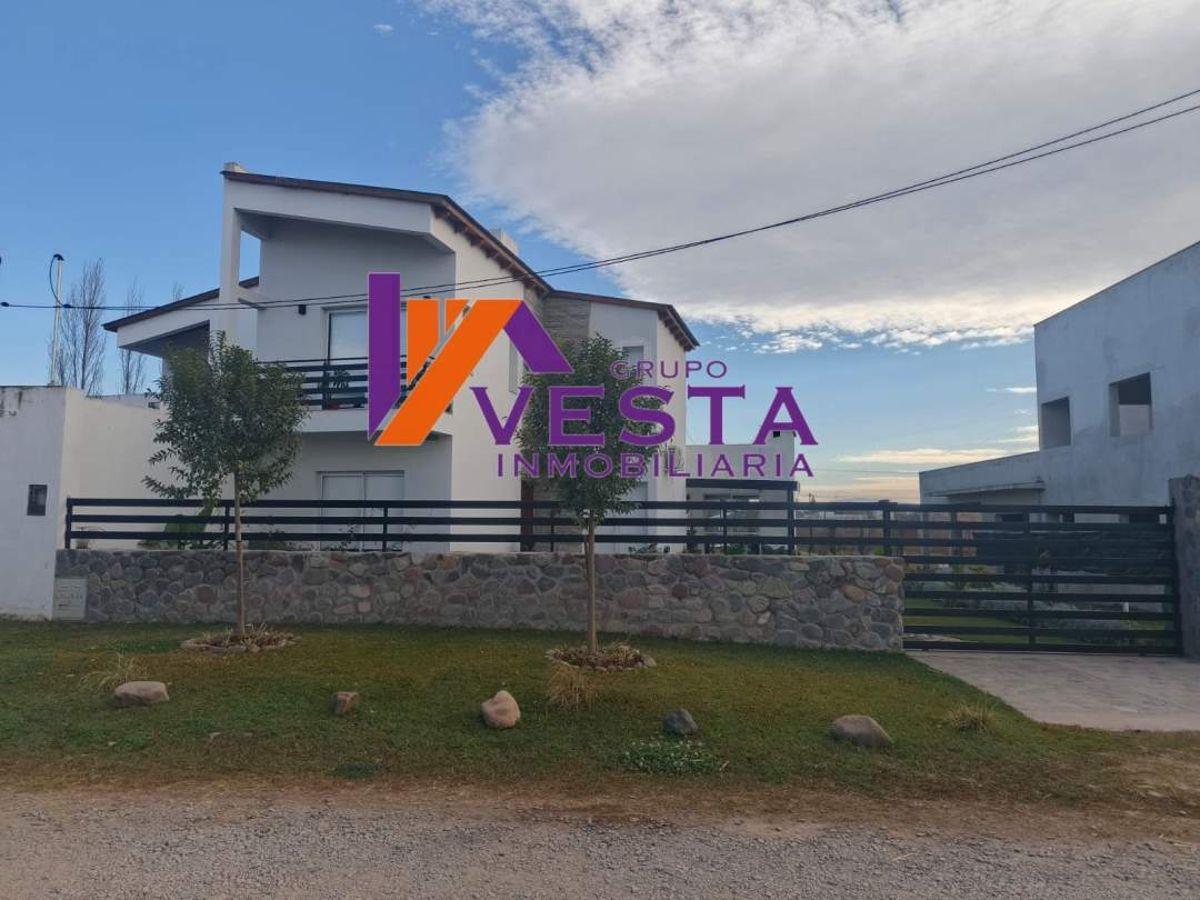 Foto de SOLARES DE ORTIZ-Casa-venta-4 dormitorios-piscina-La silleta- Rosario, imagen 1