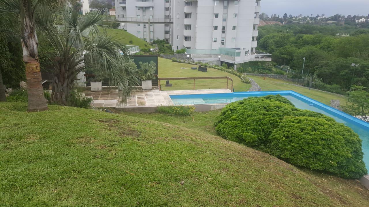 Exclusiva casa en Cerro de las Rosas con volada sobre el río y vista al Kempes
