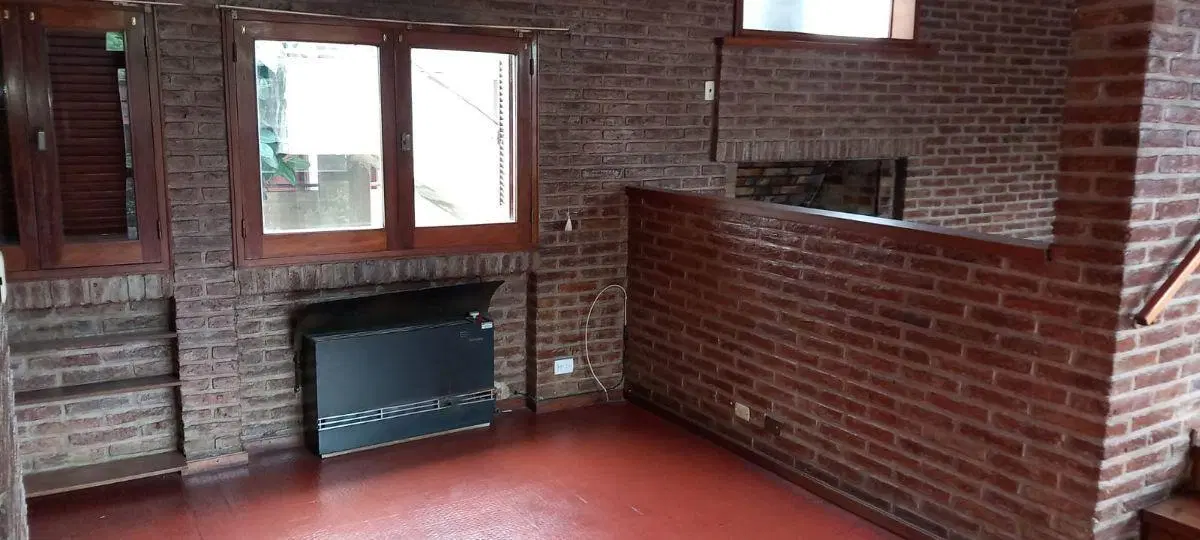 Alquilo Amplia Casa Alberdi 2