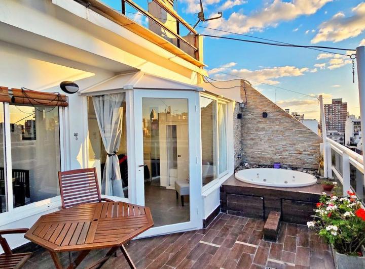 Alquiler – Departamento amoblado exclusivo 2 amb c/ balcón aterrazado, jacuzzi y parrilla 4