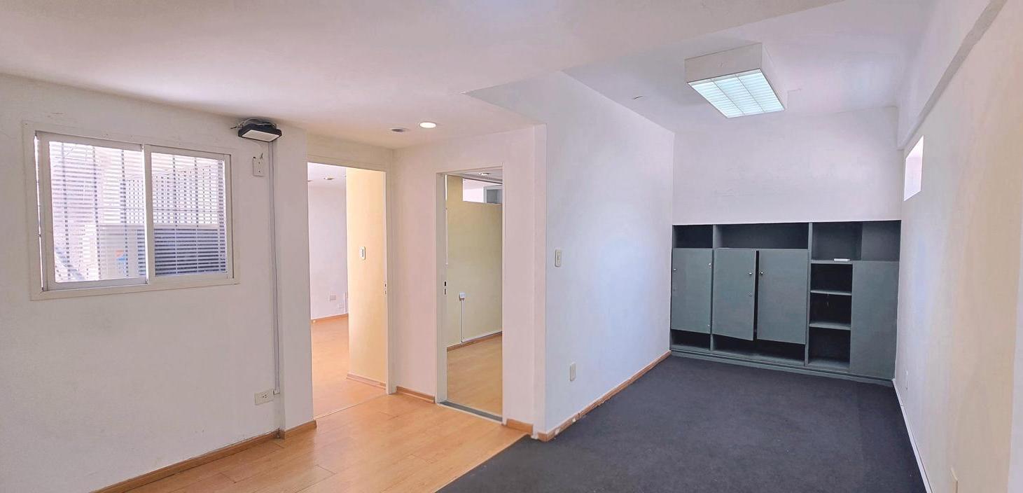 Foto de VENTA - Oficina 3 amb c/baño privado - San Nicolas, imagen 4