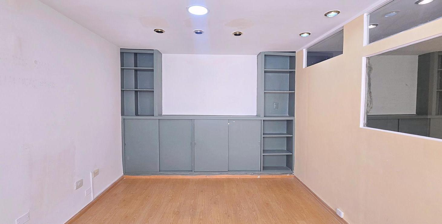 Foto de VENTA - Oficina 3 amb c/baño privado - San Nicolas, imagen 4