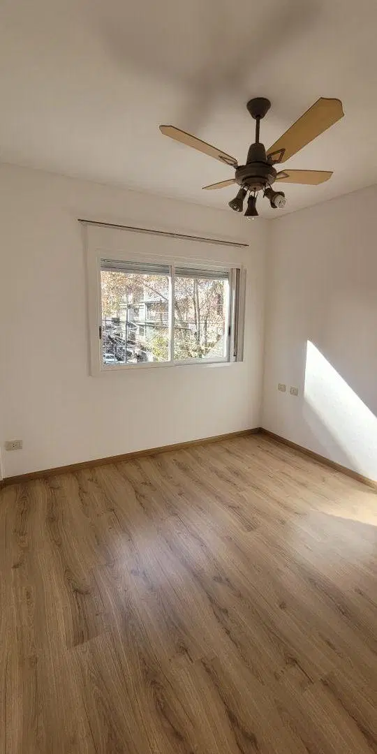 Departamento de 2 ambientes y medio. Excelente estado de mantenimiento. Villa Ballester centro. 4