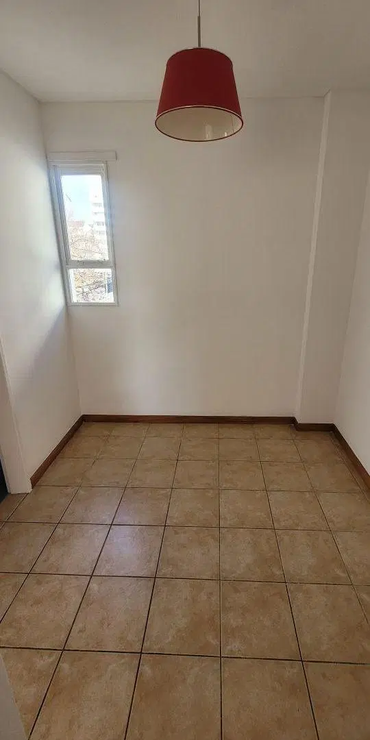 Departamento de 2 ambientes y medio. Excelente estado de mantenimiento. Villa Ballester centro. 5