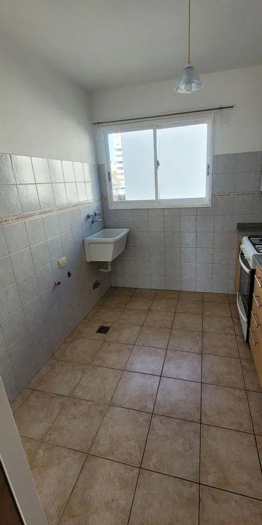 Departamento de 2 ambientes y medio. Excelente estado de mantenimiento. Villa Ballester centro. 2