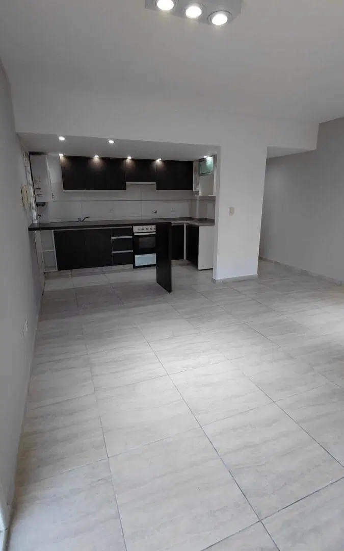 Luminoso con balcón aterrazado - A 3 cuadras de la Est. Villa Ballester 3