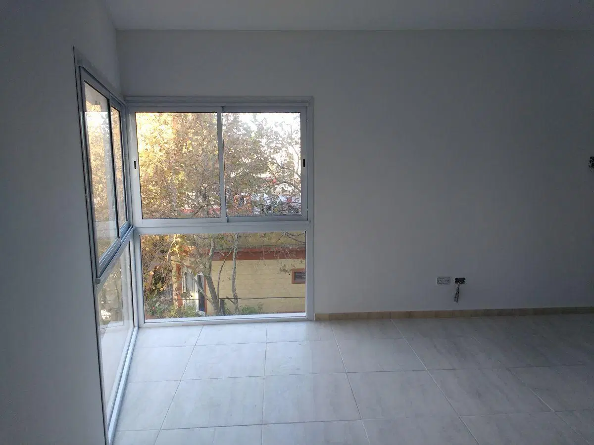 Luminoso con balcón aterrazado - A 3 cuadras de la Est. Villa Ballester 4
