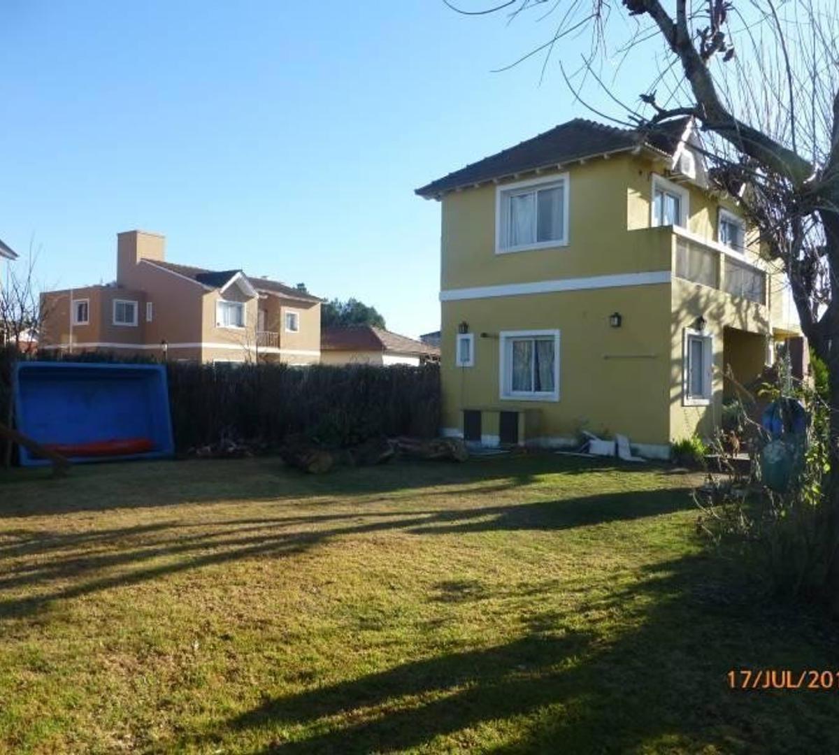 Excelente Casa en Lote Interno 3