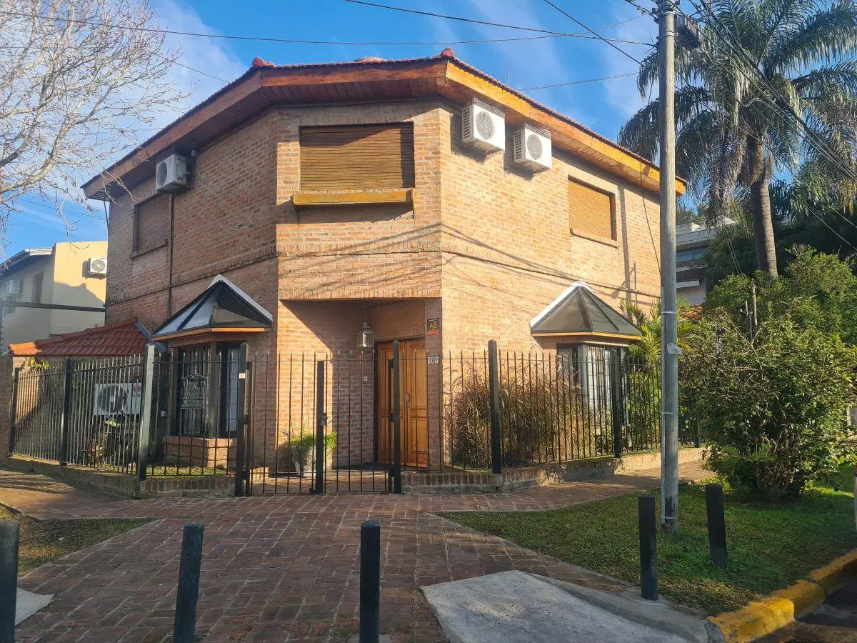 Chalet en alquiler en Martinez 2