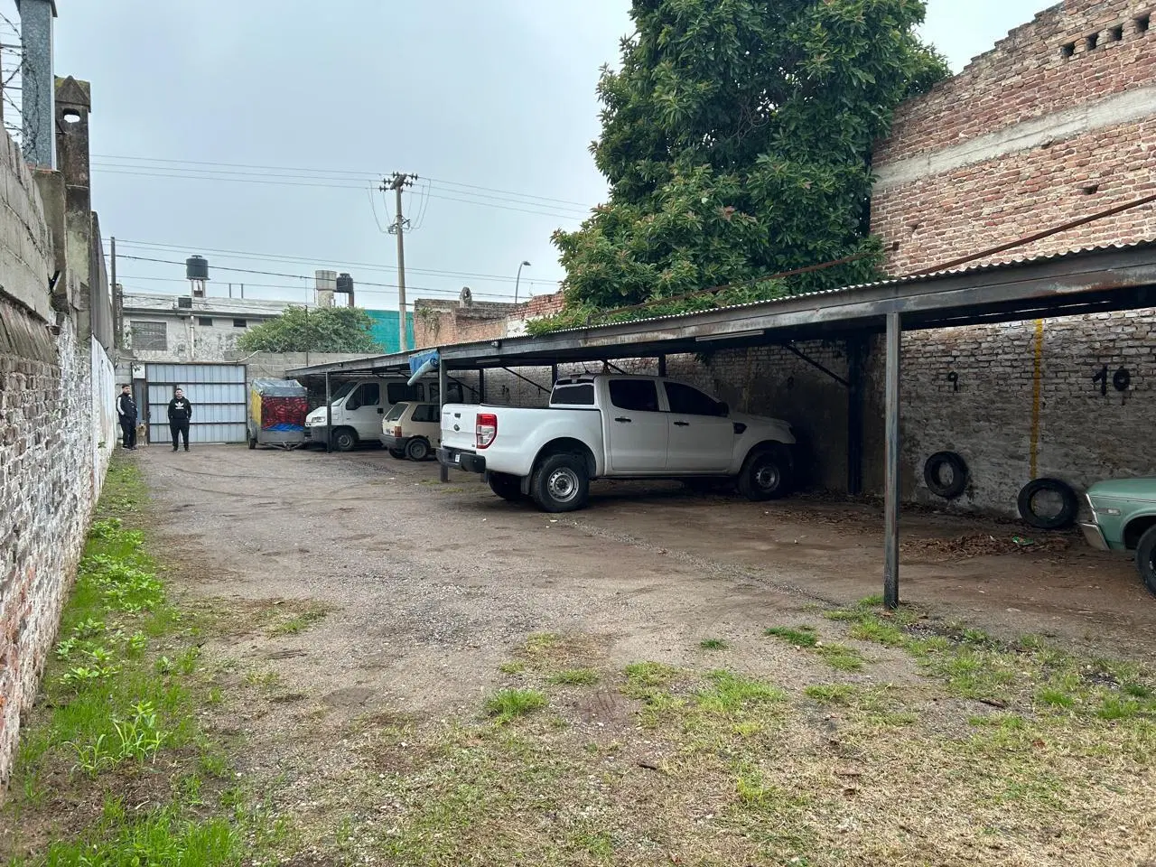 VENTA - 13 COCHERAS EN TERRENO DE 325 METROS - b TALLERES 5
