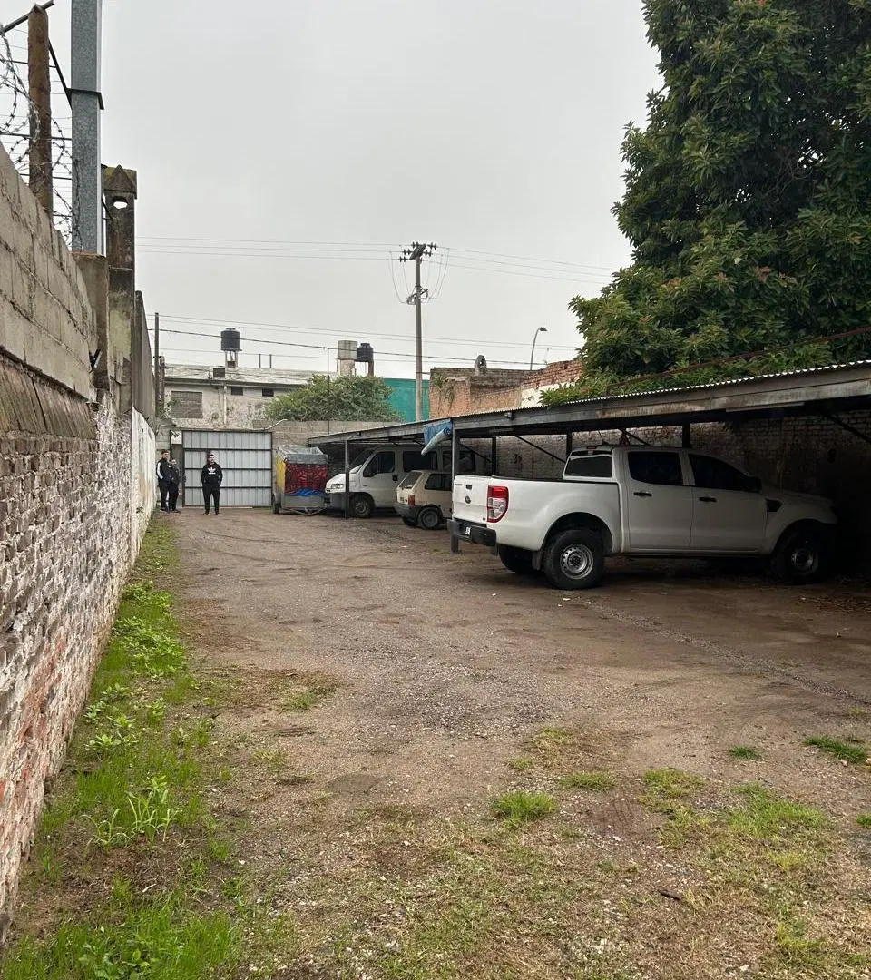 VENTA - 13 COCHERAS EN TERRENO DE 325 METROS - b TALLERES 4