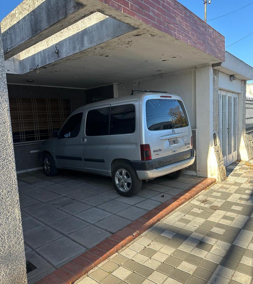 OPORTUNIDAD VENDO CASA ANTIGUA -IDEAL PARA VIVIENDA FAMILIAR O INVERSION COMERCIAL