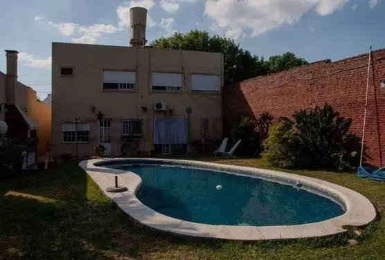 VENTA CASA 5 AMBIENTES, PARQUE, PILETA APT CREDITO MULTIFAMILIAR 4