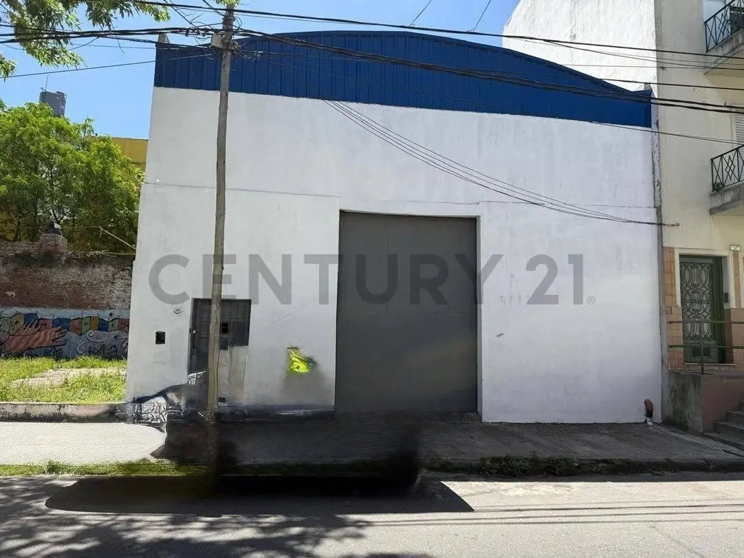 VENTA DE EXCELENTE GALPÓN/LOTE 3