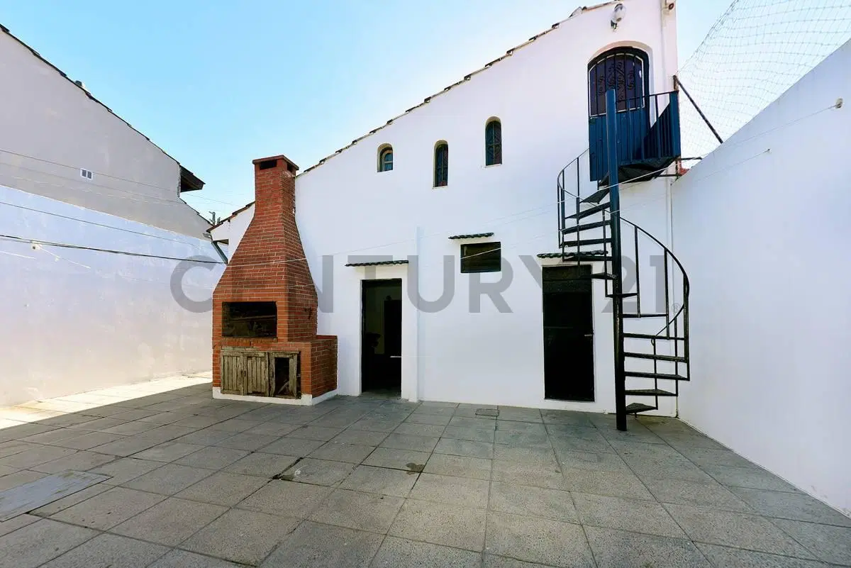 VENTA. CASA 4 AMBIENTES. COCHERA. PATIO. PARRILLA. JOSÉ C. PAZ. 4