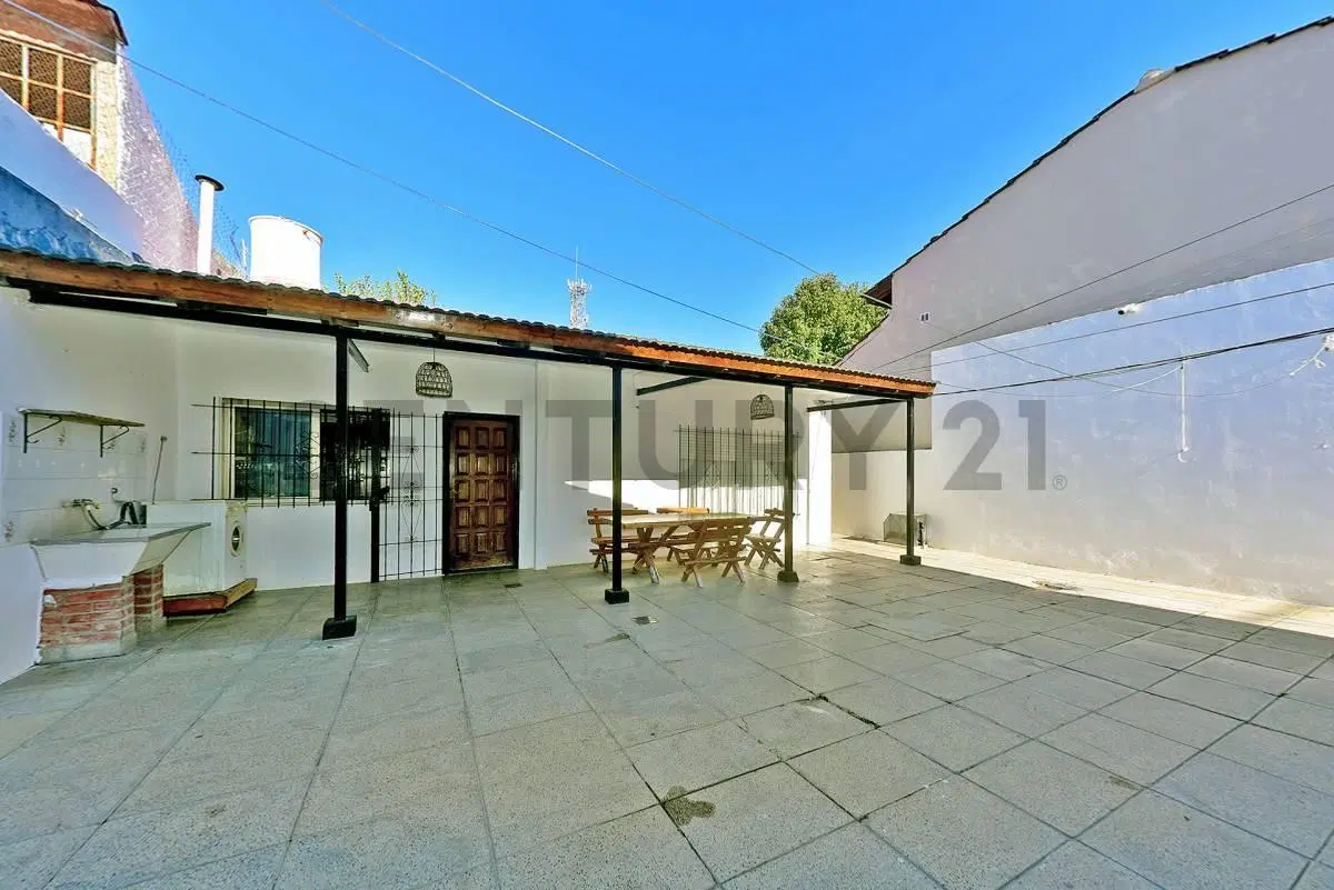 VENTA. CASA 4 AMBIENTES. COCHERA. PATIO. PARRILLA. JOSÉ C. PAZ. 5