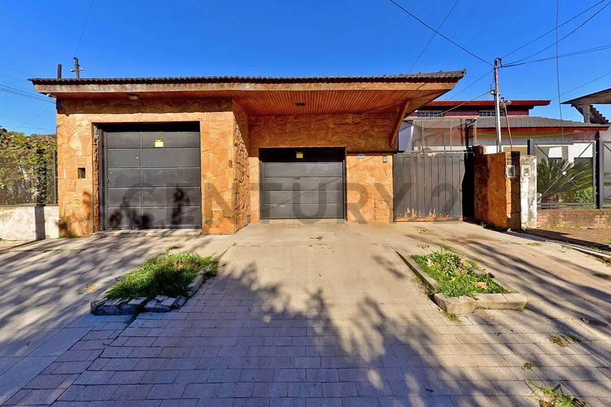 VENTA. CASA 4 AMBIENTES. COCHERA. PATIO. PARRILLA. JOSÉ C. PAZ. 2