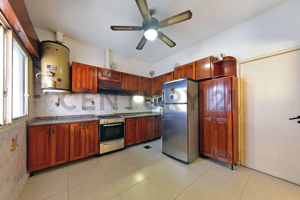 VENTA. CASA 4 AMBIENTES. COCHERA. PATIO. PARRILLA. JOSÉ C. PAZ. 3