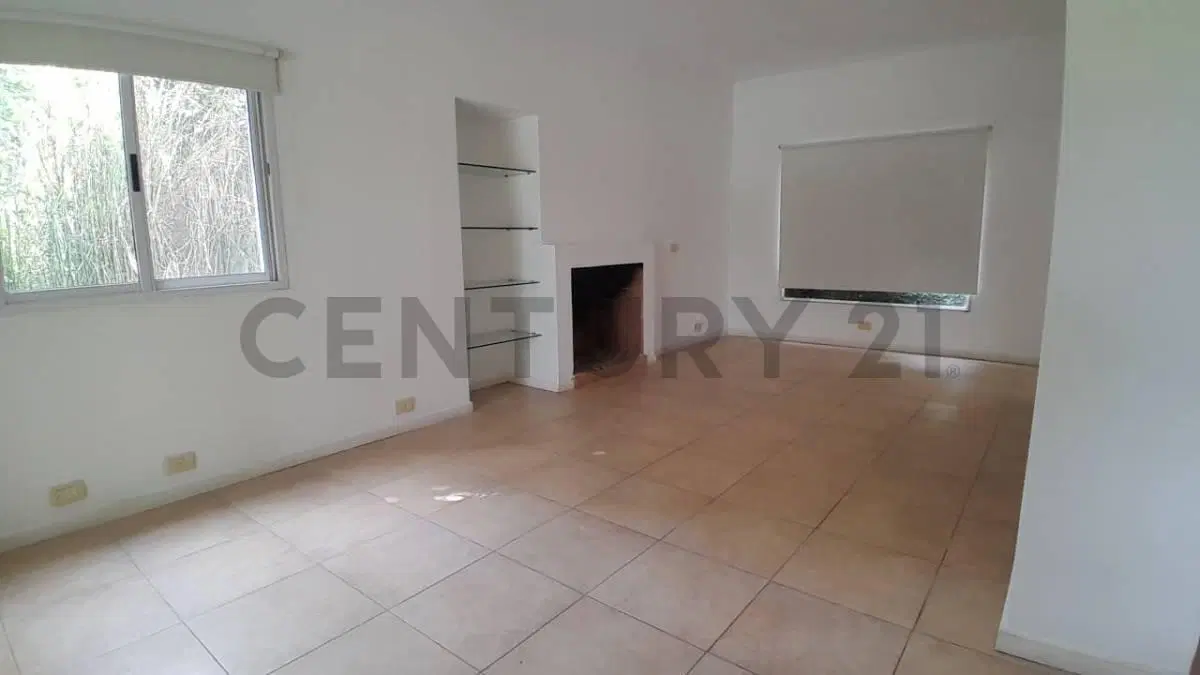 VENTA CASA 4 AMBIENTES + DEPENDENCIA DE SERVICIO EN BARRIO LA MASIA - PILAR. 3