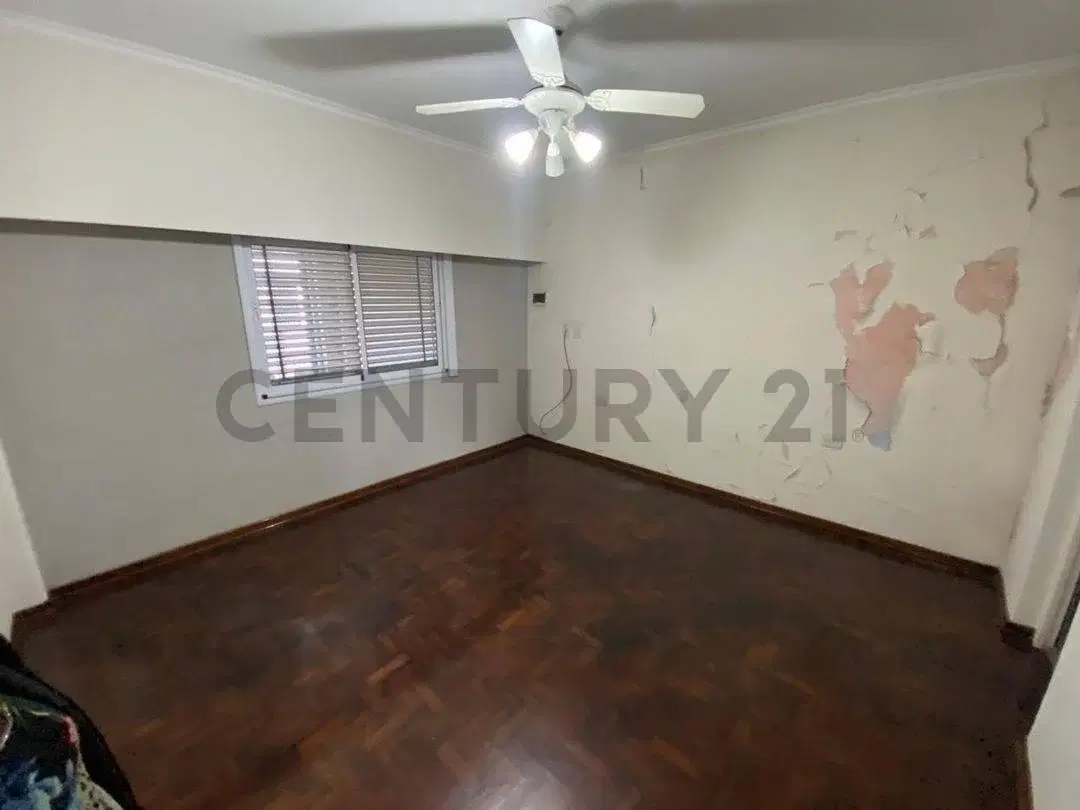 VENTA CASA 3 AMBIENTES CON DOS COCHERAS CUBIERTA Y TERRAZA EN CASEROS RECICLADA A NUEVA 8