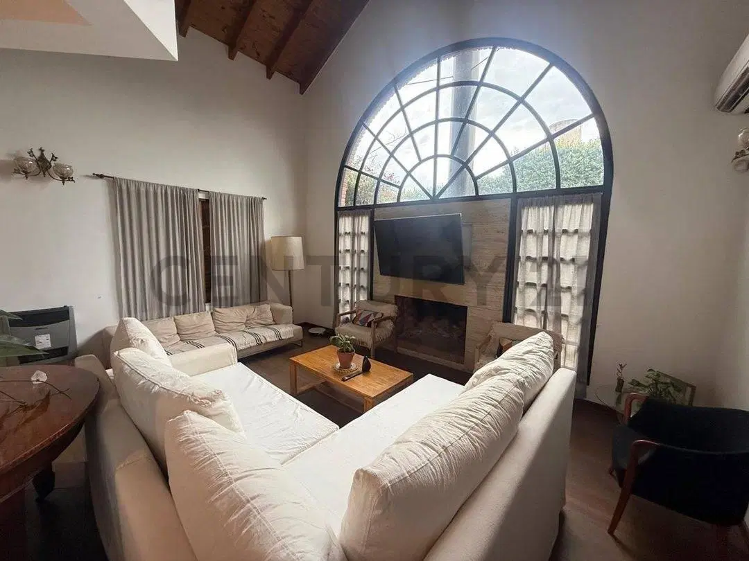 VENTA CASA 5 AMBIENTES PILAR CENTRO LOTE 1013 M2 CON PILETA QUINCHO Y JARDIN APTO CREDITO 3