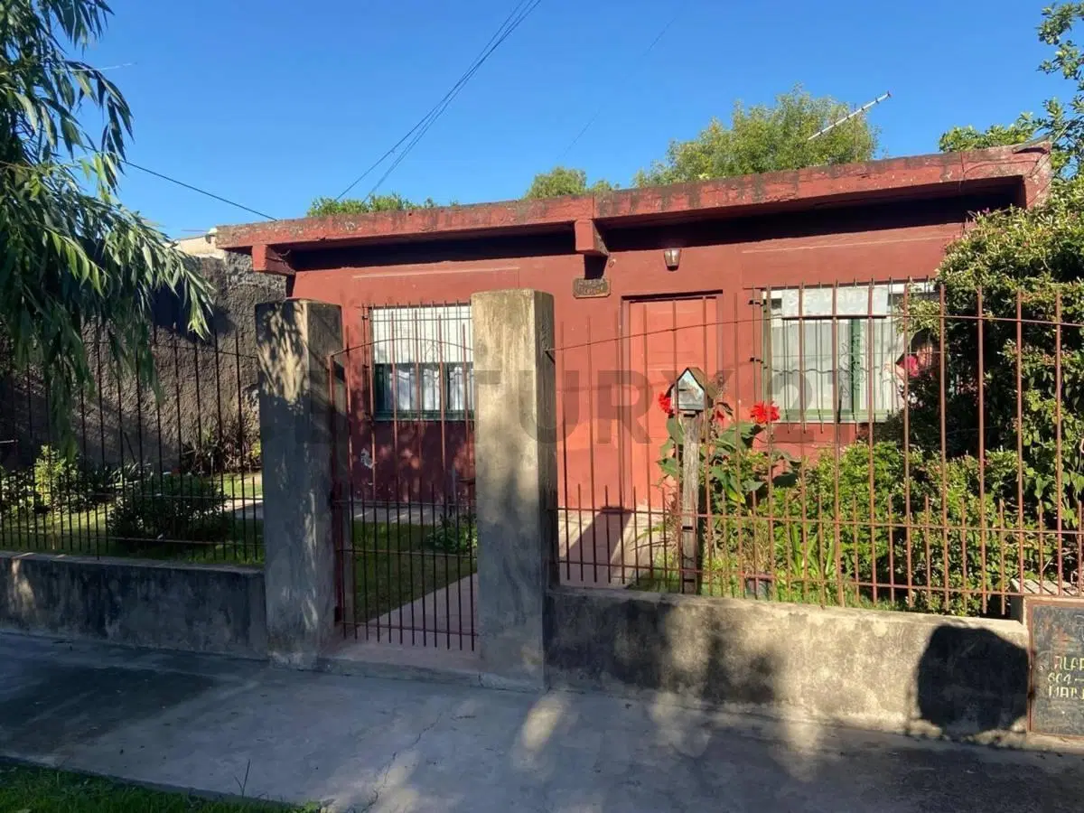VENTA DE CASA 3 AMBIENTES CON JARDIN COCHERA PARRILLA Y LOTE PROPIO BELLA VISTA A METROS DE AV GASPA 3