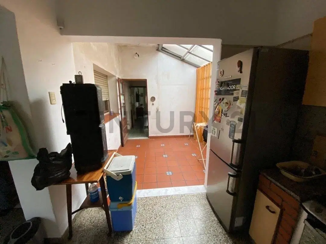 CASA EN VENTA 3 AMBIENTES CON JARDIN EN LANÚS ESTE SOBRE LOTE 416 M2 APTO CRÉDITO 5
