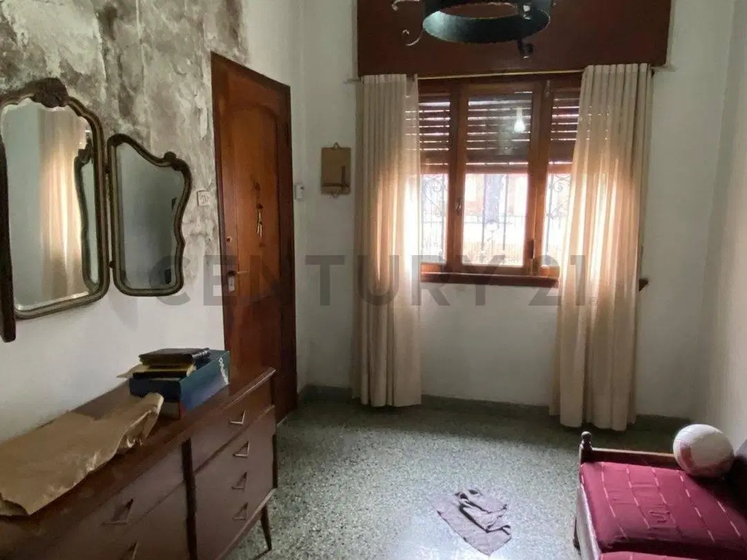 CASA EN VENTA 3 AMBIENTES CON JARDIN EN LANÚS ESTE SOBRE LOTE 416 M2 APTO CRÉDITO 8