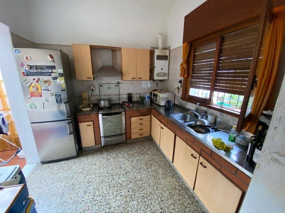 CASA EN VENTA 3 AMBIENTES CON JARDIN EN LANÚS ESTE SOBRE LOTE 416 M2 APTO CRÉDITO