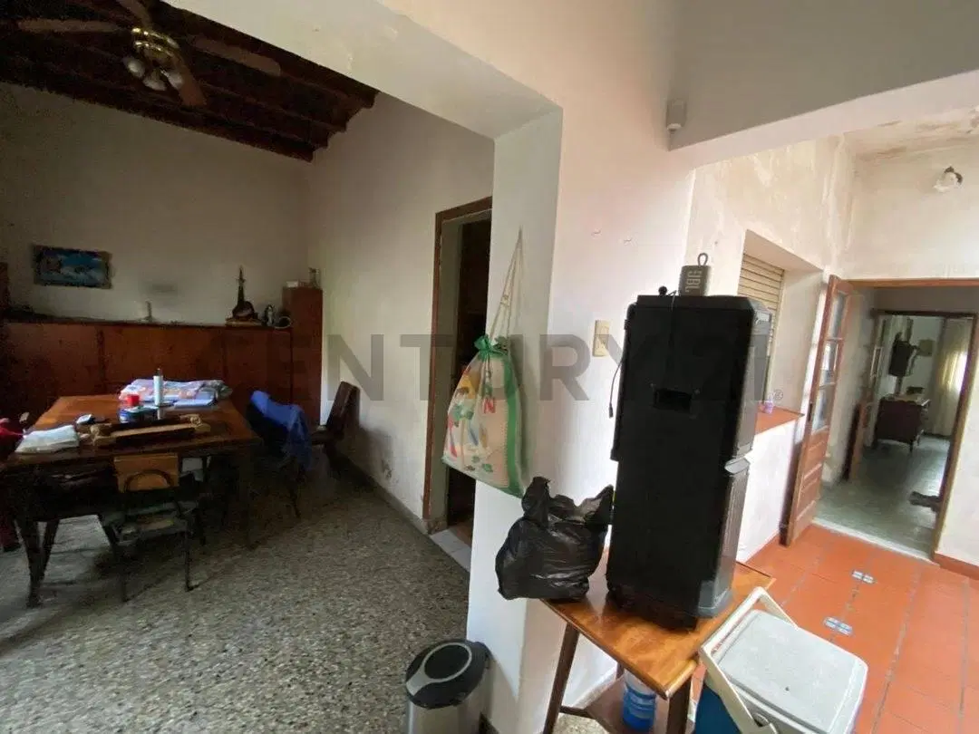 CASA EN VENTA 3 AMBIENTES CON JARDIN EN LANÚS ESTE SOBRE LOTE 416 M2 APTO CRÉDITO 4