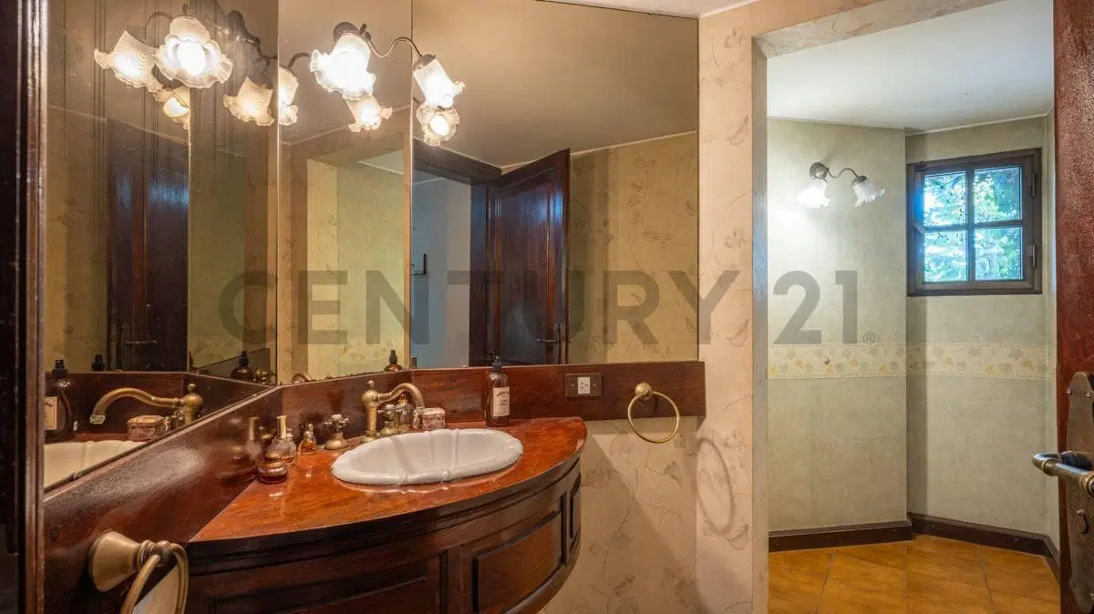 CASA EN LAS LOMAS JOCKEY SOBRE LOTE 1280M2, CASA 870M2 4