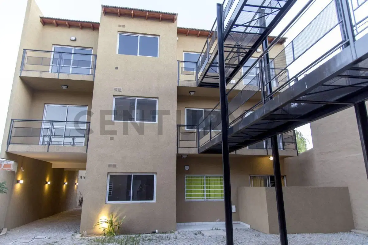 VENTA DEPTO 3 AMBIENTES CON COCHERA Y BALCÓN EN JOSÉ C. PAZ 2