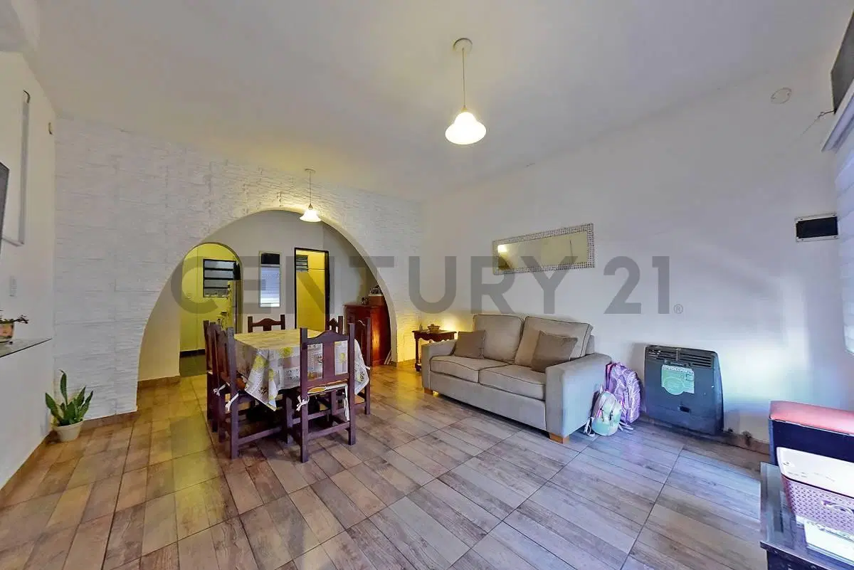 VENTA PH 4 AMBIENTES CON TERRAZA PARRILA Y GARAGE EN CASTELAR 5