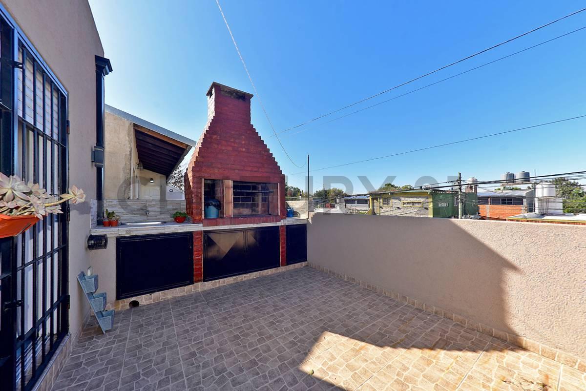 VENTA PH 4 AMBIENTES CON TERRAZA PARRILA Y GARAGE EN CASTELAR