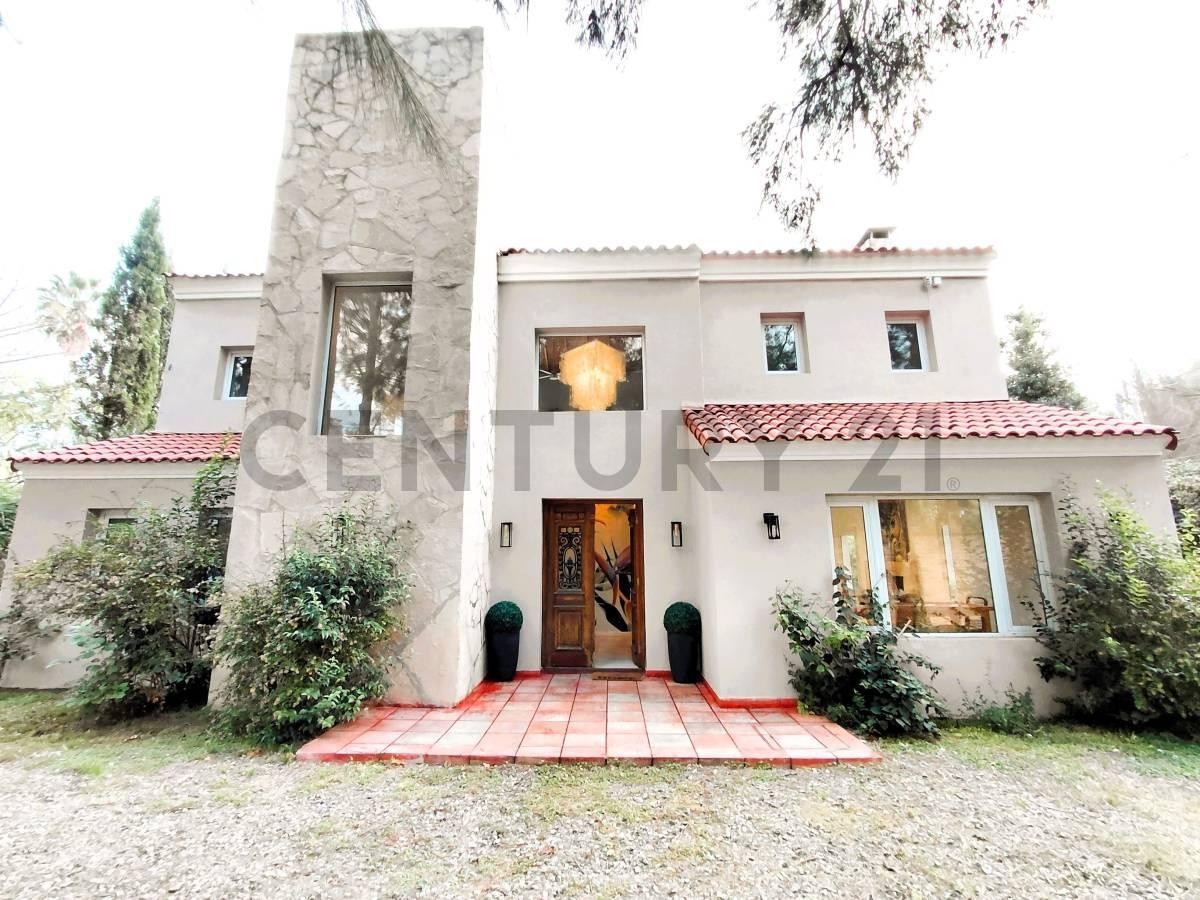 CASA AMOBLADA EN ALQUILER CON GRAN PARQUE Y PILETA EN LA BOTA – BENAVÍDEZ