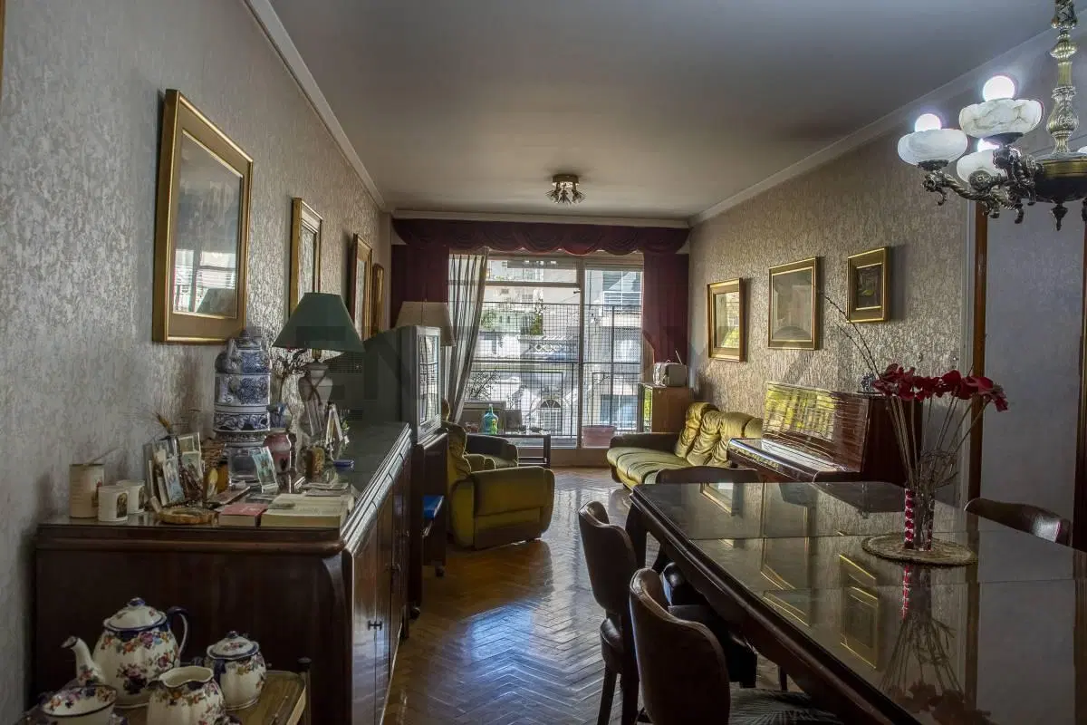 VENTA DPTO 5 AMB + DEPENDENCIA EN FLORES APTO CRÉDITO 2