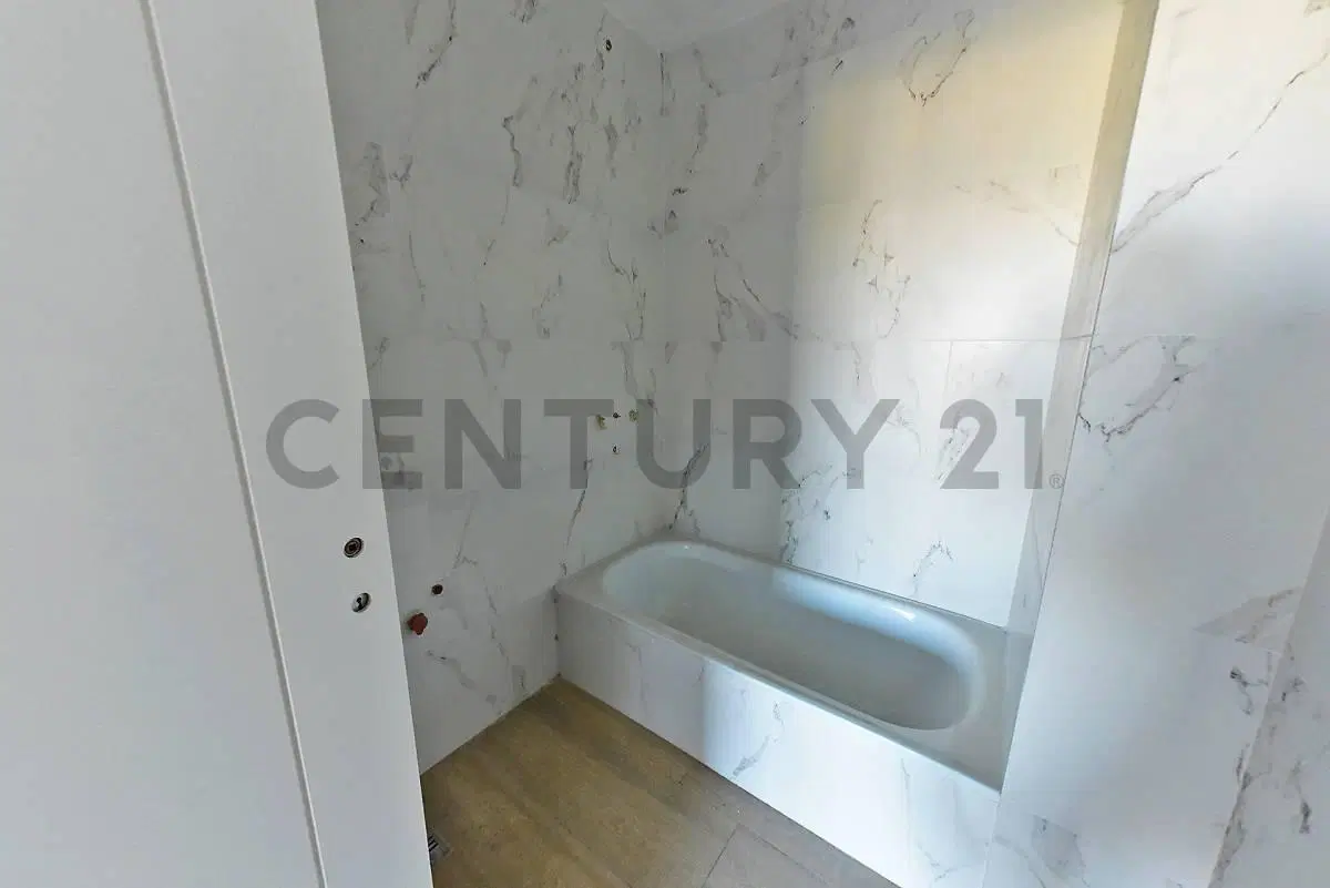 VENTA DEPTO 3 AMBIENTES CON BALCON Y COCHERA EN SAN MARTIN. 3