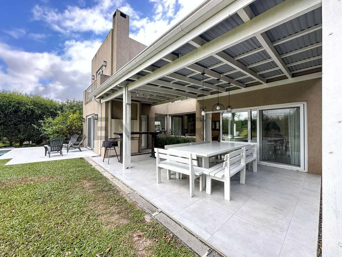 VENTA CASA BARRIO LA COMARCA 4 DORMITORIOS 5