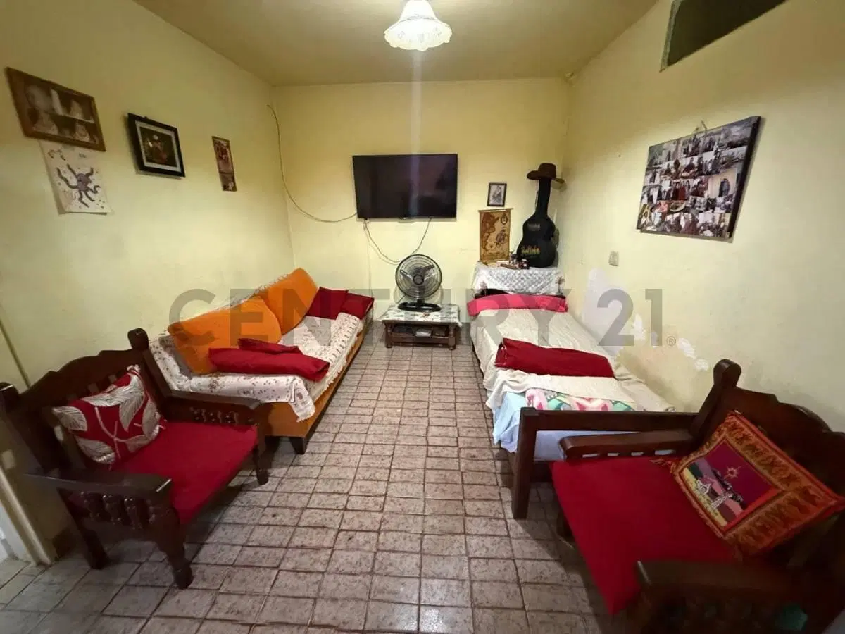 VENTA CASA 3 AMBIENTES MAS 2 LOCALES EN BELLA VISTA GARAGE Y JARDIN EXCELENTE UBICACION 4
