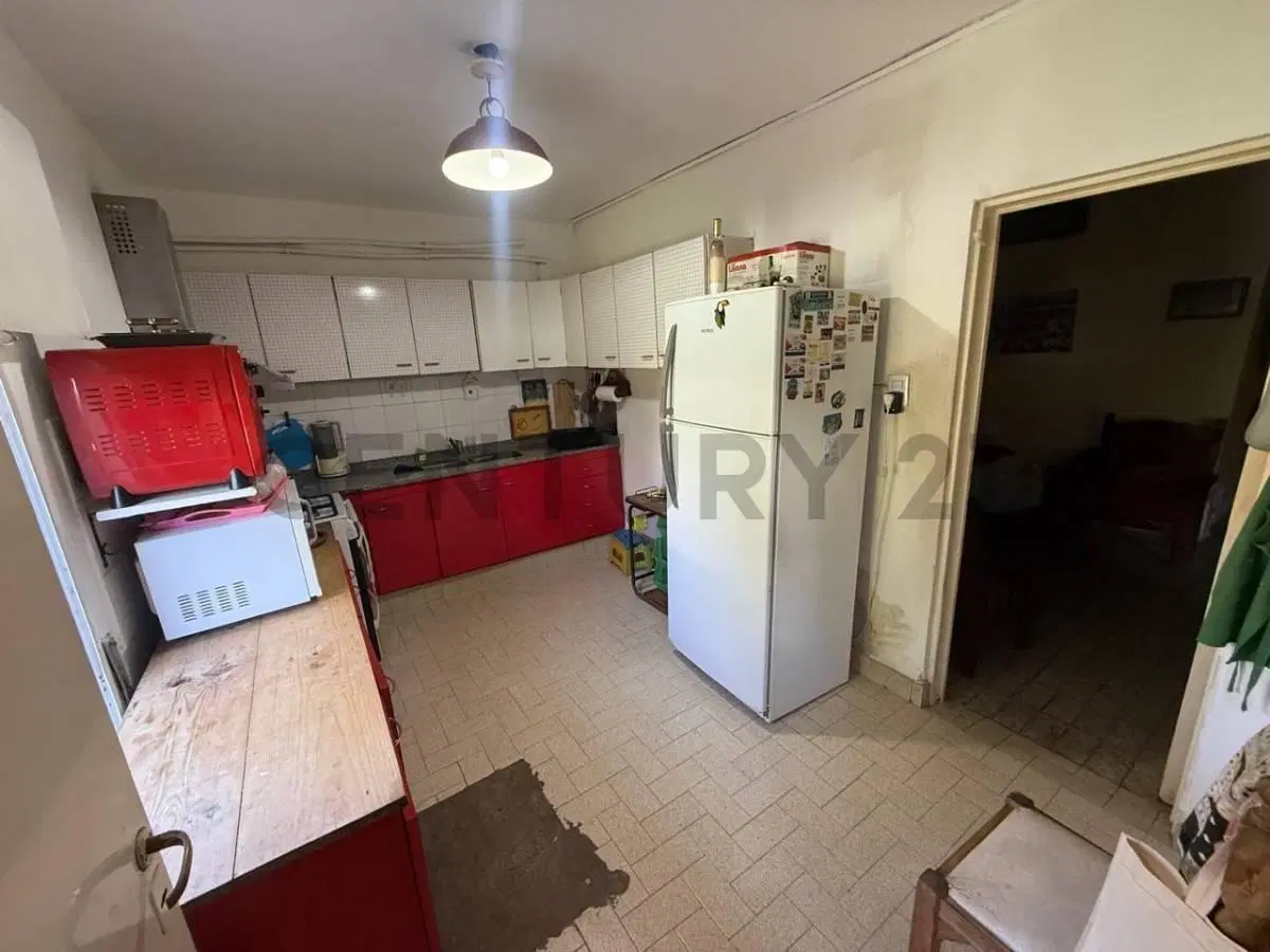 VENTA CASA 3 AMBIENTES MAS 2 LOCALES EN BELLA VISTA GARAGE Y JARDIN EXCELENTE UBICACION 3