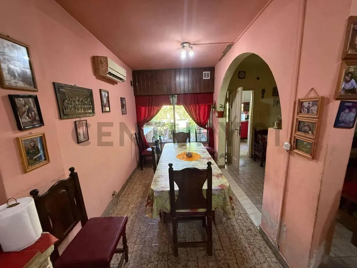 VENTA CASA 3 AMBIENTES MAS 2 LOCALES EN BELLA VISTA GARAGE Y JARDIN EXCELENTE UBICACION 5