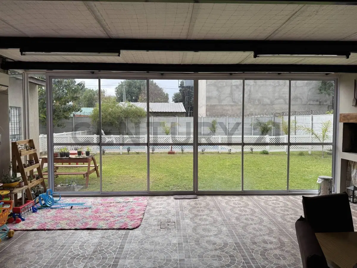 Casa en venta | 1 planta | Pileta, quincho, garage y parque frutal | José C. Paz 2