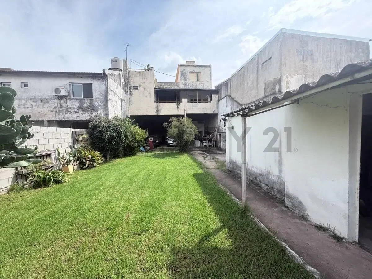 VENTA CASA 4 AMBIENTES EN 3 PLANTAS CON LOTE PROPIO DE 430 M2 PILETA JOSE L SUAREZ 5