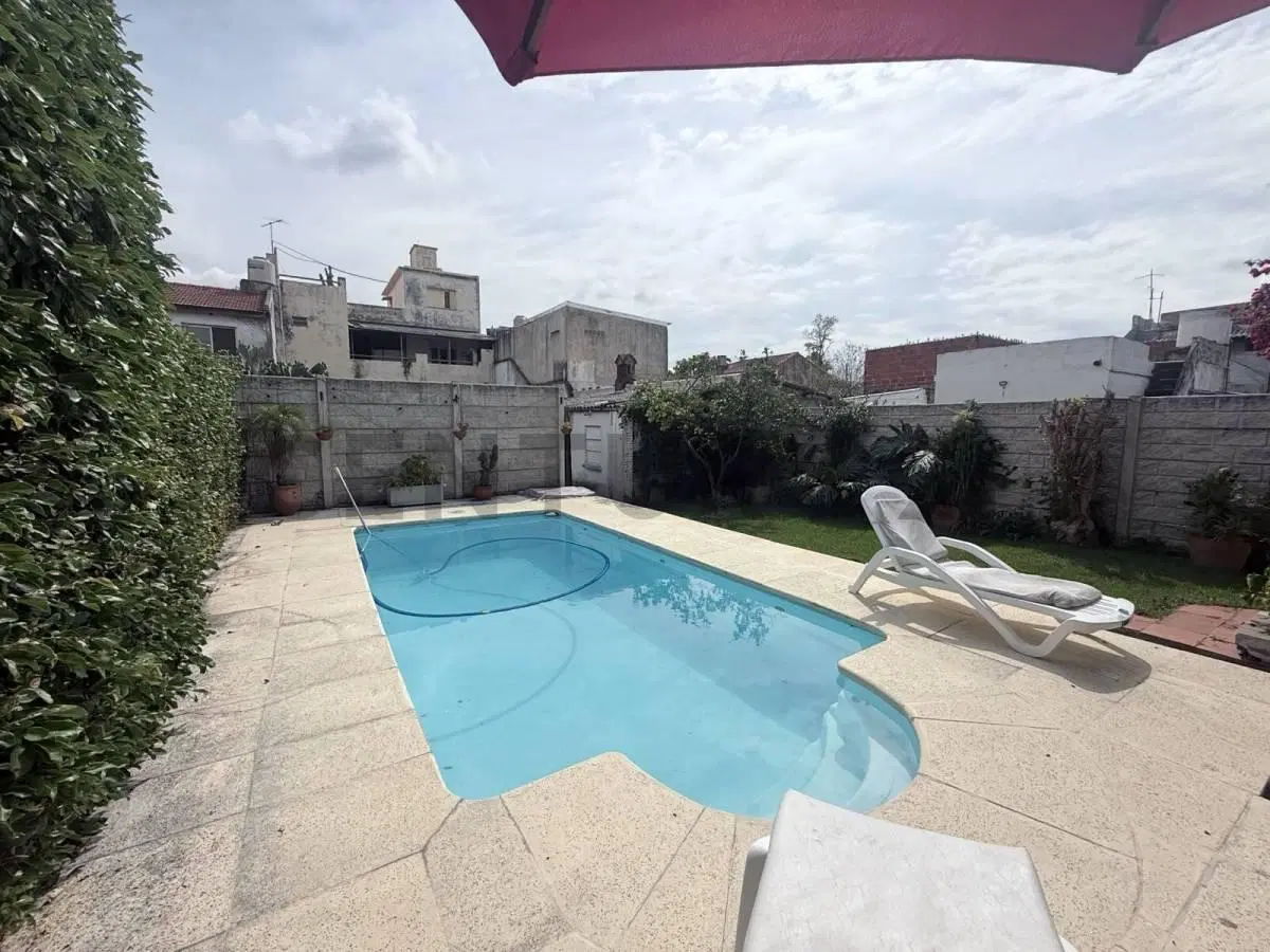 VENTA CASA 4 AMBIENTES EN 3 PLANTAS CON LOTE PROPIO DE 430 M2 PILETA JOSE L SUAREZ 4